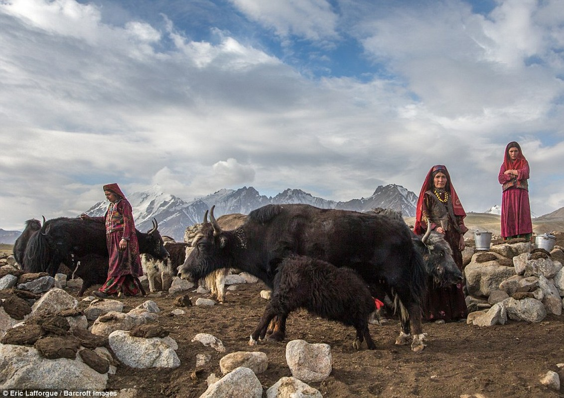 Cuộc sống độc đáo của những người phụ nữ Wakhi tại vùng núi cao ở Pakistan (28/2/2024)